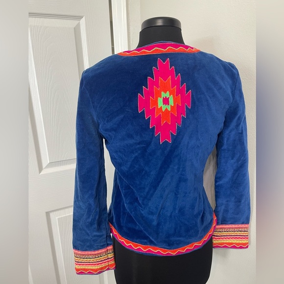 America & Beyond Women’s Pink Blue Embroidered Aztec Pattern Velvet Jacket Sz XS - Picture 6 of 11
